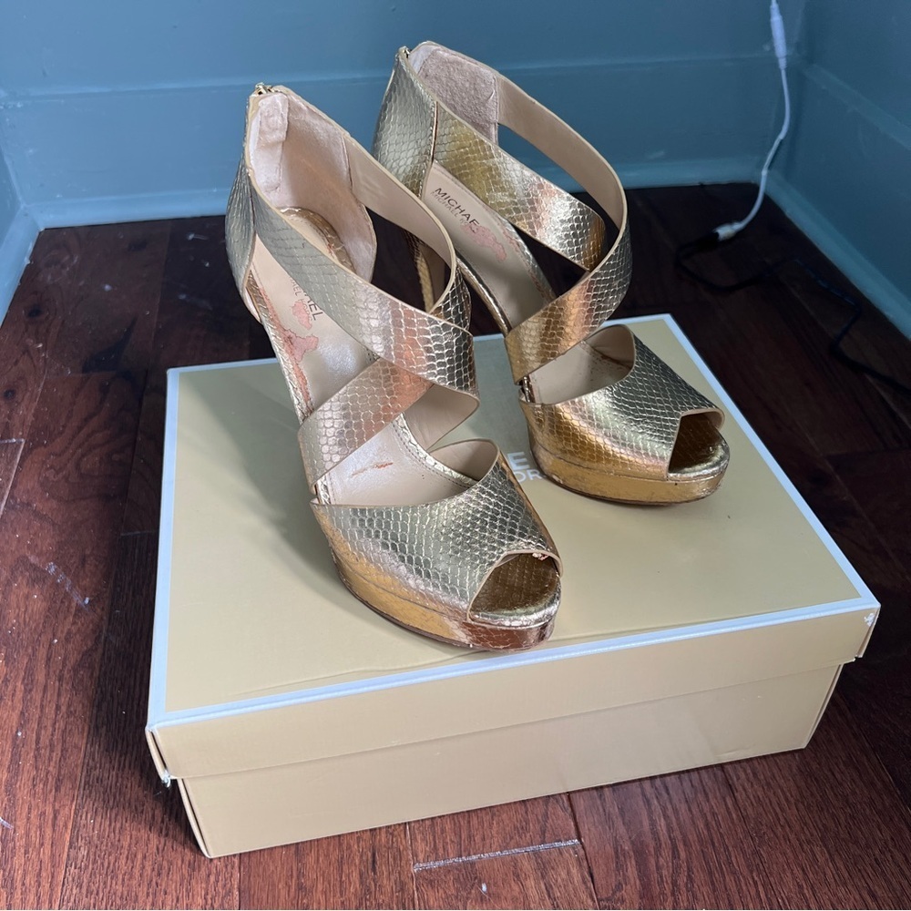 Michael Kors 8.5 Gold Snake Platform Pump Heels - Picture 3 of 11